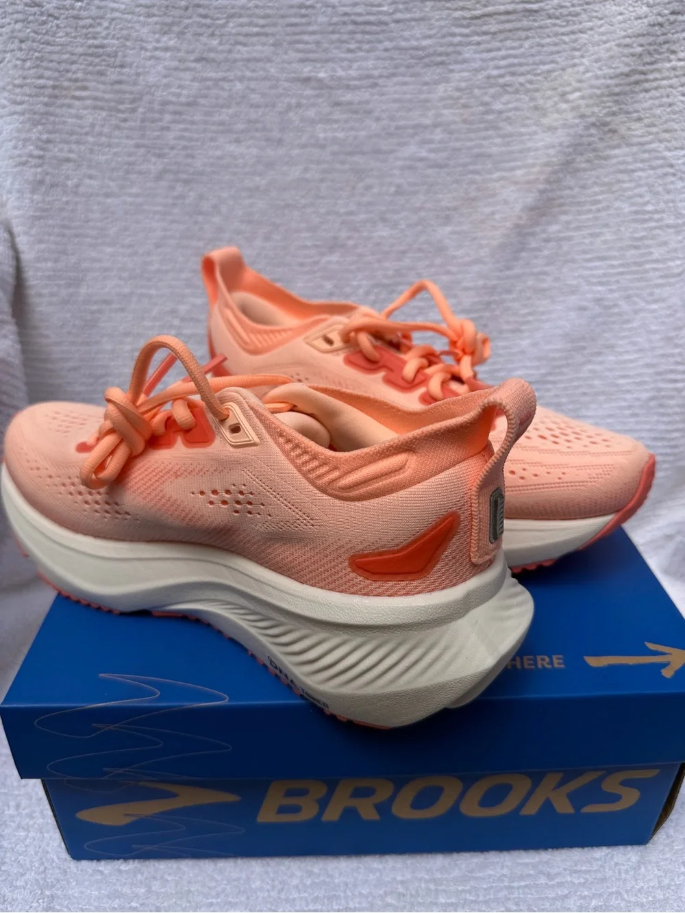 New Brooks Glycerin 23 Women’s Running Shoes Size 5 Coral Peach Spellbound